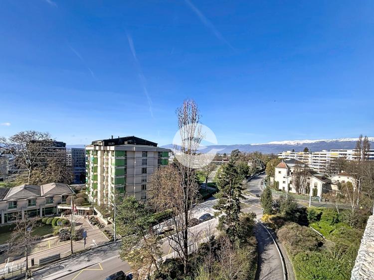 Bel appartement rafraichi, traversant, 2 chambres, 2 balcons